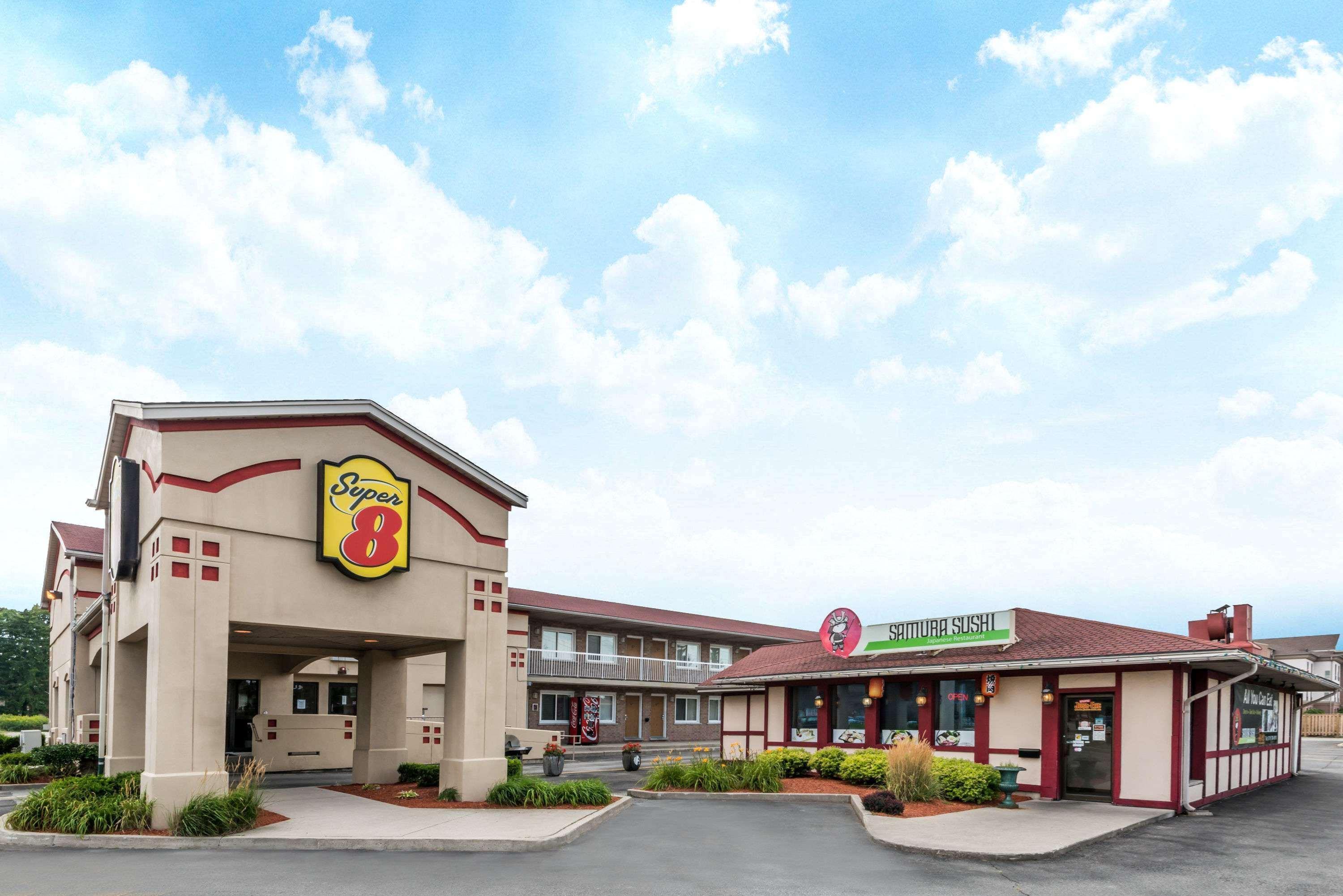 Super 8 By Wyndham Guelph Hotel Exterior photo